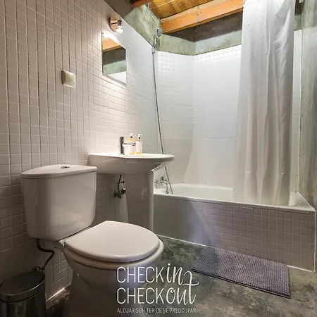 Checkincheckout - Castle Loft * Lisbon