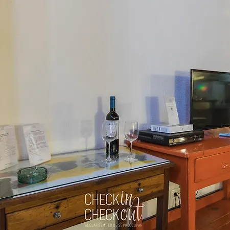 Checkincheckout - Castle Loft * Lisbon