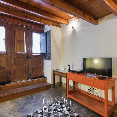 Checkincheckout - Castle Loft Apartment Lisbon