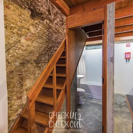 Apartment Checkincheckout - Castle Loft Lisbon